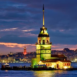 Открийте скритите красоти на Истанбул с частна яхта